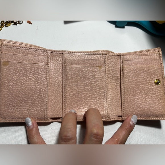 Gucci trifold wallet includes coin pouch - Picture 2 of 6